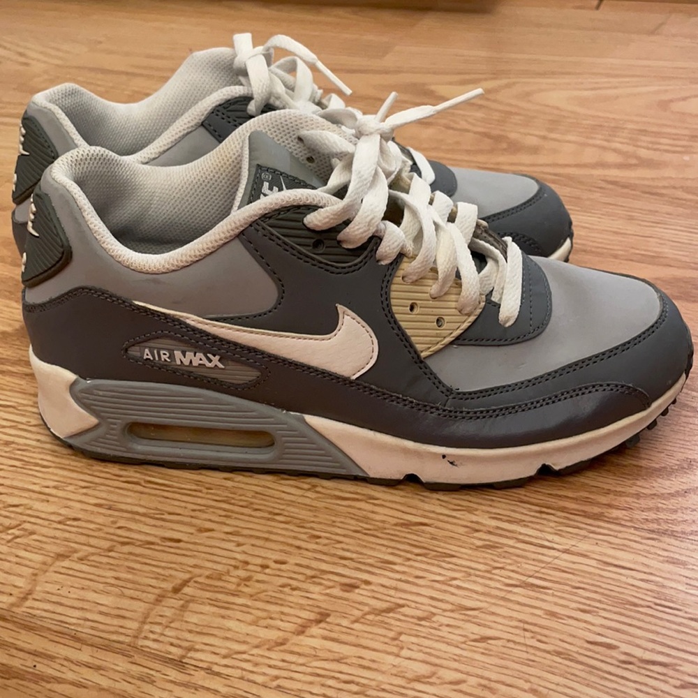 OFFERS?- NEW Nike Air Max BOYS size 7Y
